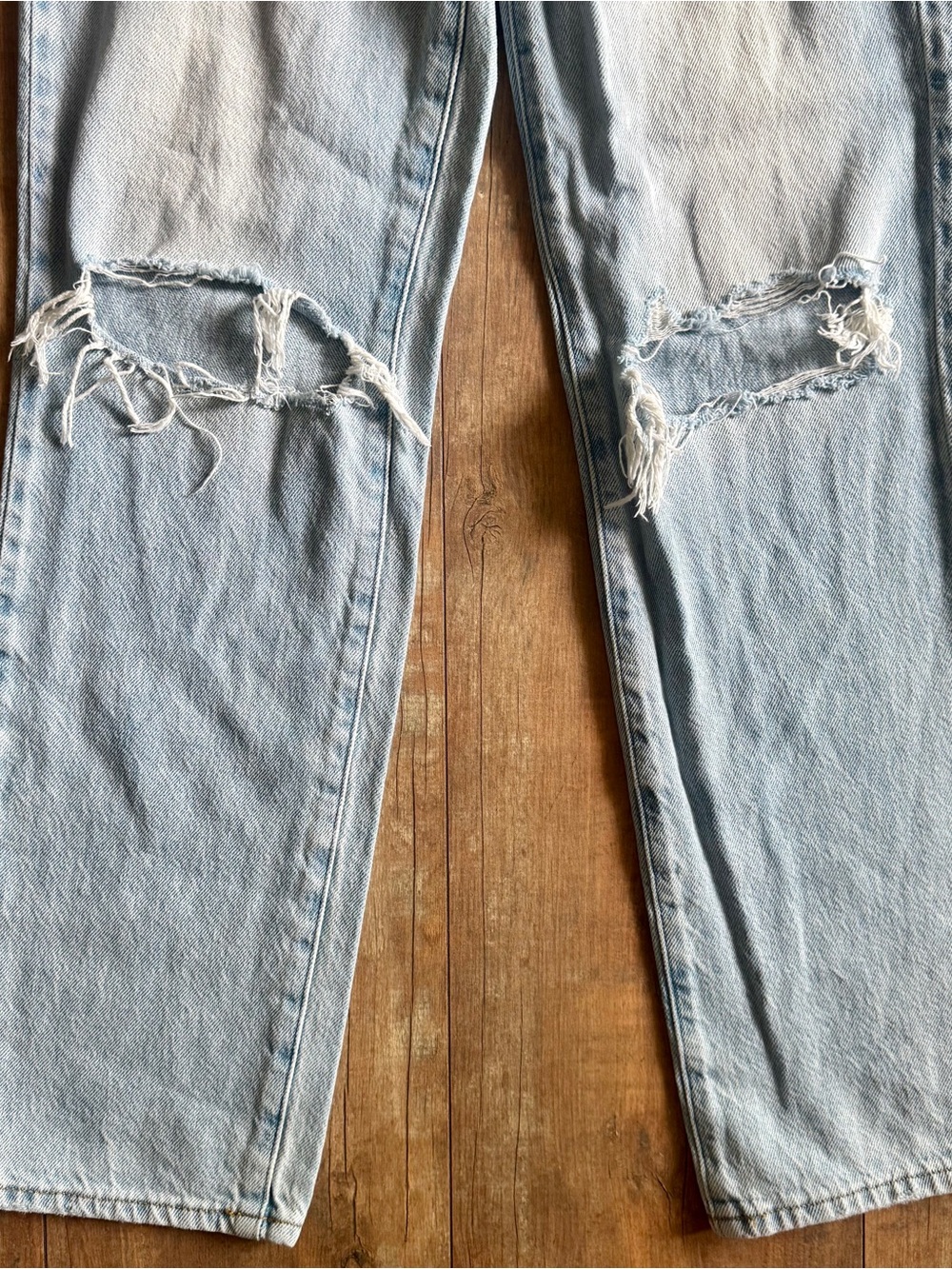 PacSun Light Wash Distressed Dad Jean Button Fly High Rise Jeans Size 26 - Picture 3 of 10